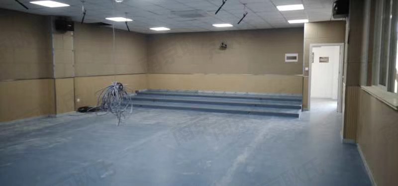 羽毛球场地胶完工